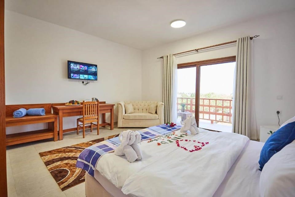 Deluxe Twin Room, Pool View | Minibar, in-room safe, desk, soundproofing