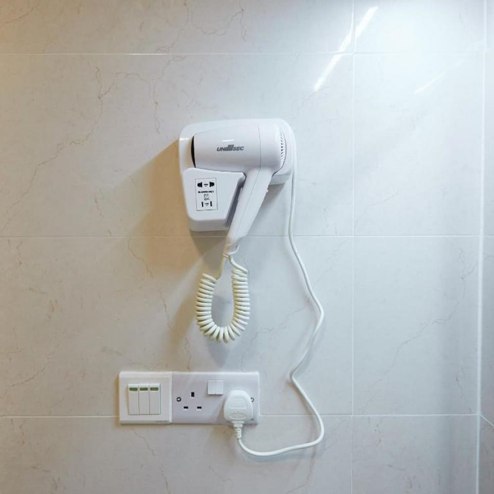 Separate tub and shower, free toiletries, hair dryer, towels