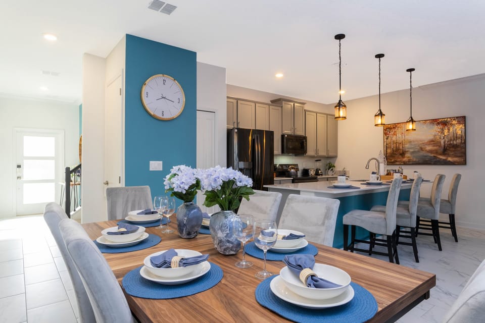 Family Townhome, 4 Bedrooms | Living area | 60-inch Smart TV with cable channels, Netflix, Hulu