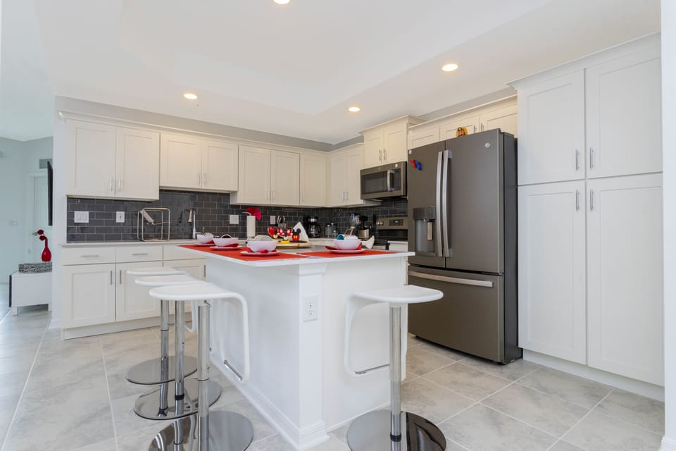 Family Apartment, 3 Bedrooms | Private kitchen | Full-size fridge, microwave, oven, stovetop