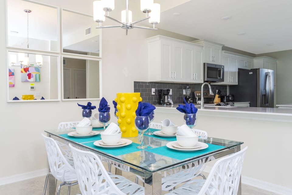 Family Apartment, 2 Bedrooms | In-room dining