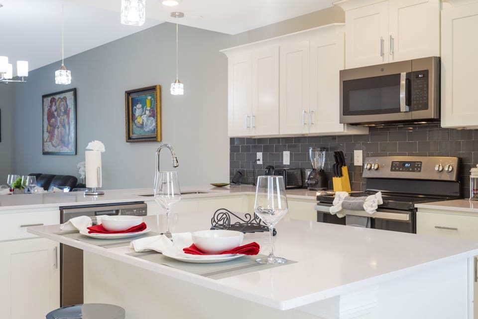 Family Apartment, 2 Bedrooms | In-room dining