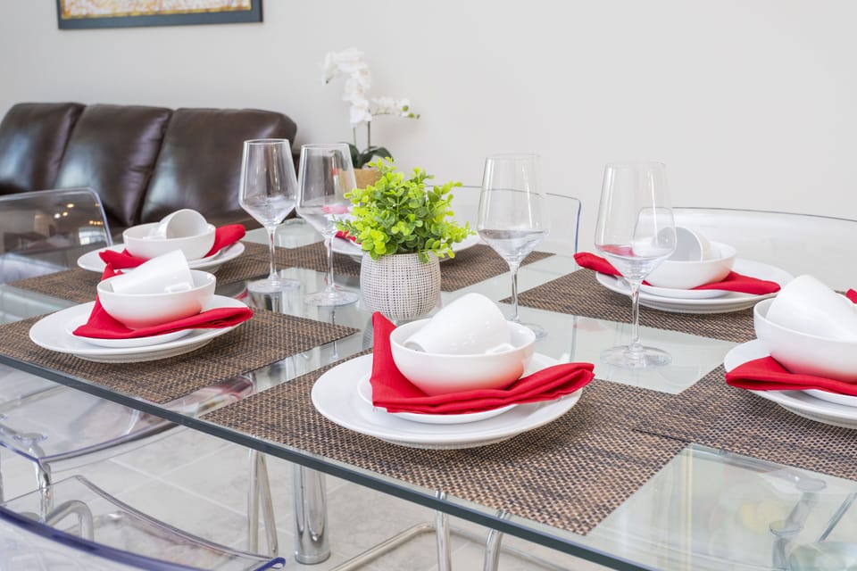 Family Apartment, 2 Bedrooms | In-room dining