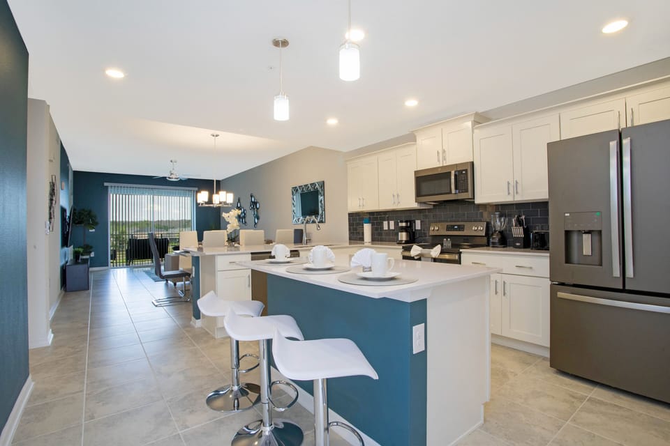 Family Apartment, 2 Bedrooms | Living area | 60-inch Smart TV with cable channels, TV, Netflix