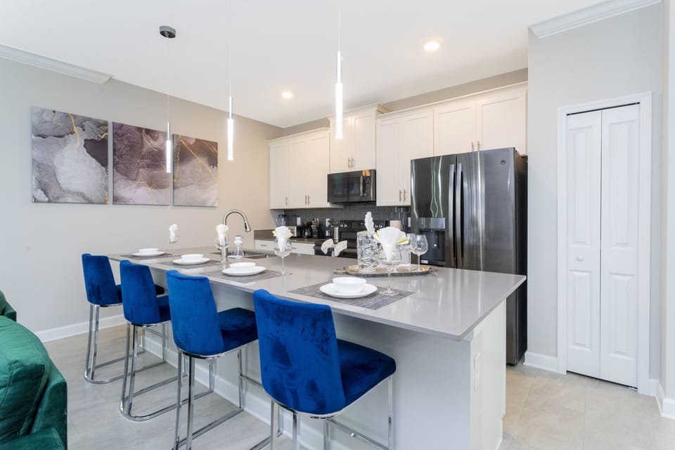 Family Townhome, 4 Bedrooms | Living area | 60-inch Smart TV with cable channels, Netflix, Hulu
