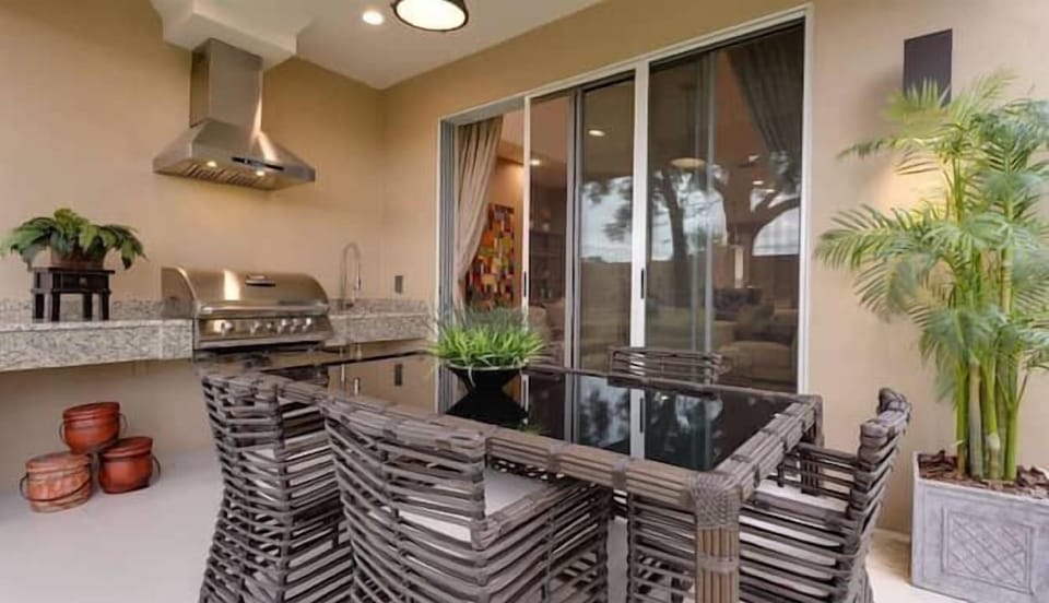 Family Townhome, 4 Bedrooms | Balcony