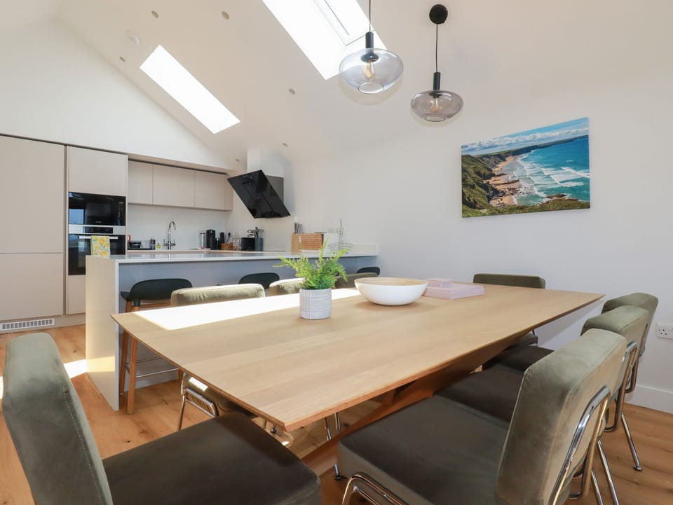 Cottage | Dining