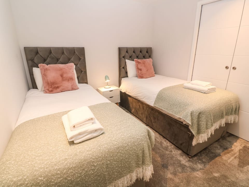 Cottage | 4 bedrooms, individually decorated, individually furnished, free WiFi