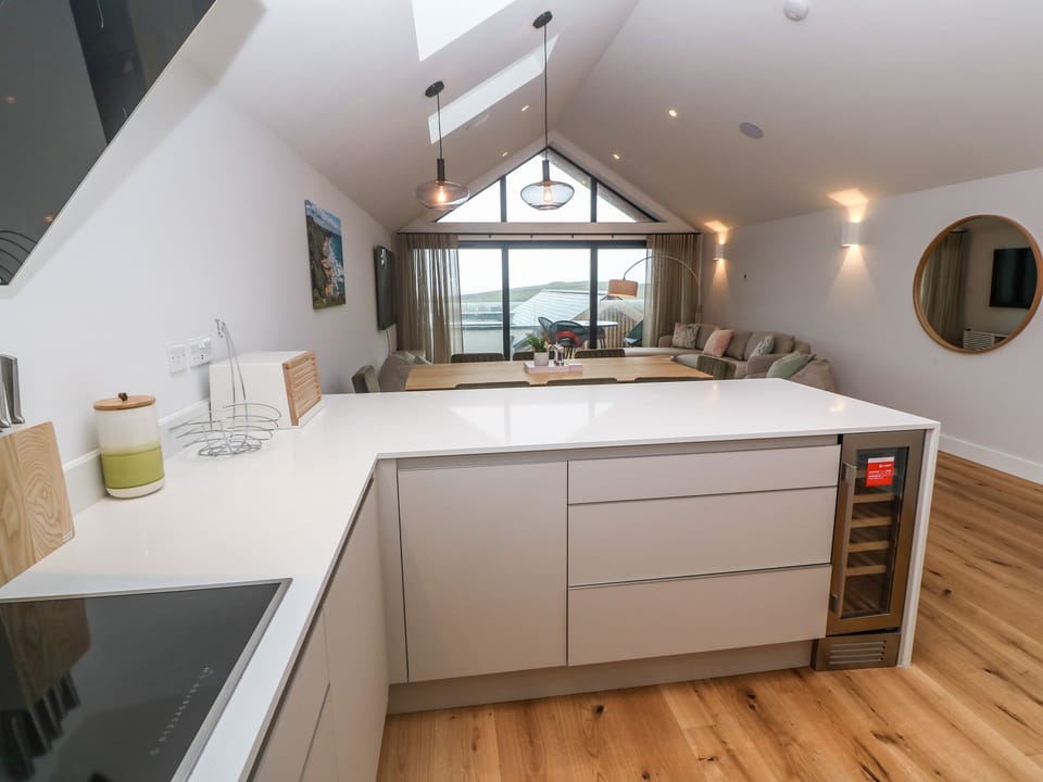 Cottage | Private kitchen | Fridge, microwave, electric kettle, toaster