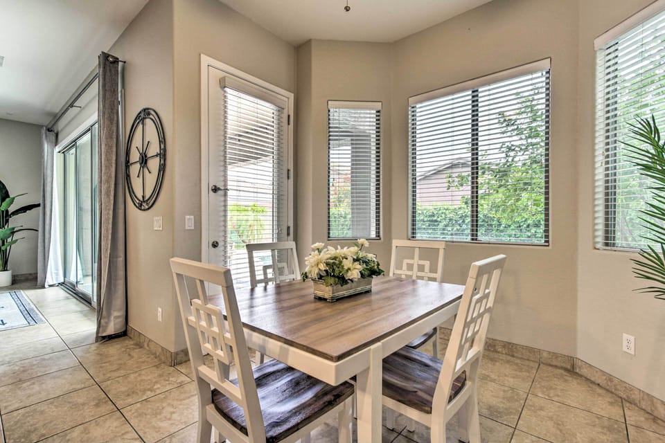 Dining Area | Dishware & Flatware Provided