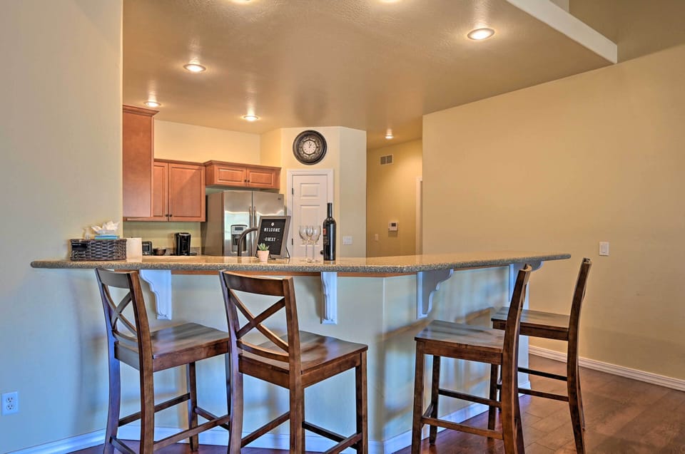 Dining Area | Breakfast Bar w/ Additional Seating