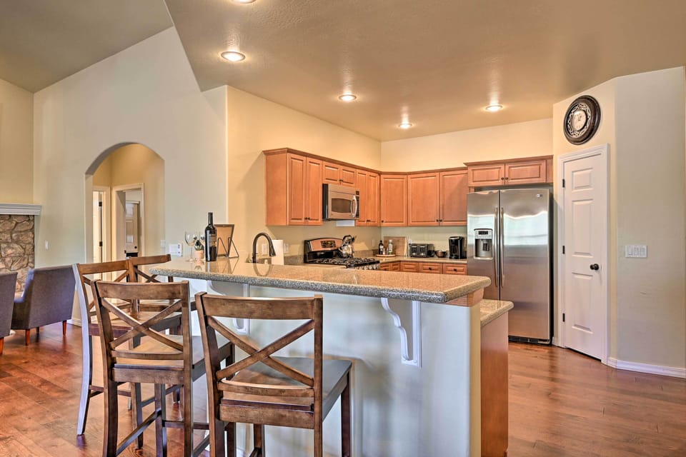 Kitchen | Fully Equipped w/ Cooking Basics