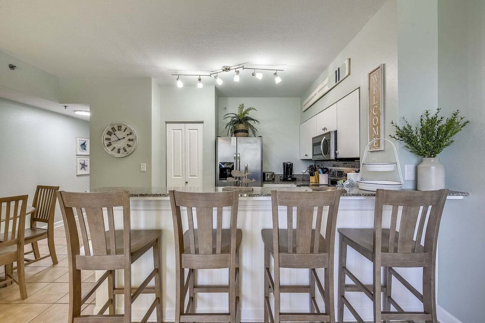 Eat-in bar seating