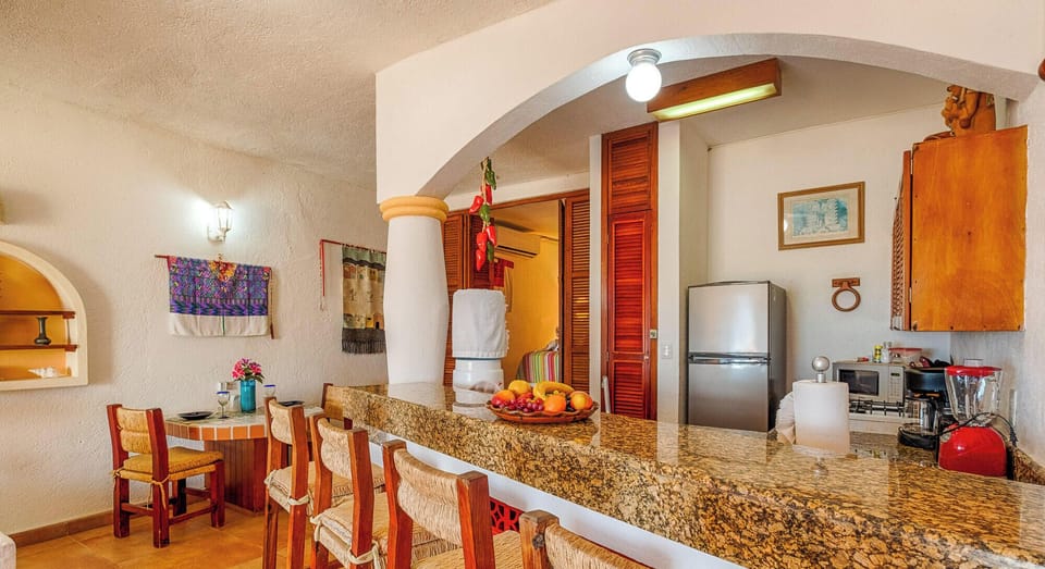 Breakfast bar and sitting area