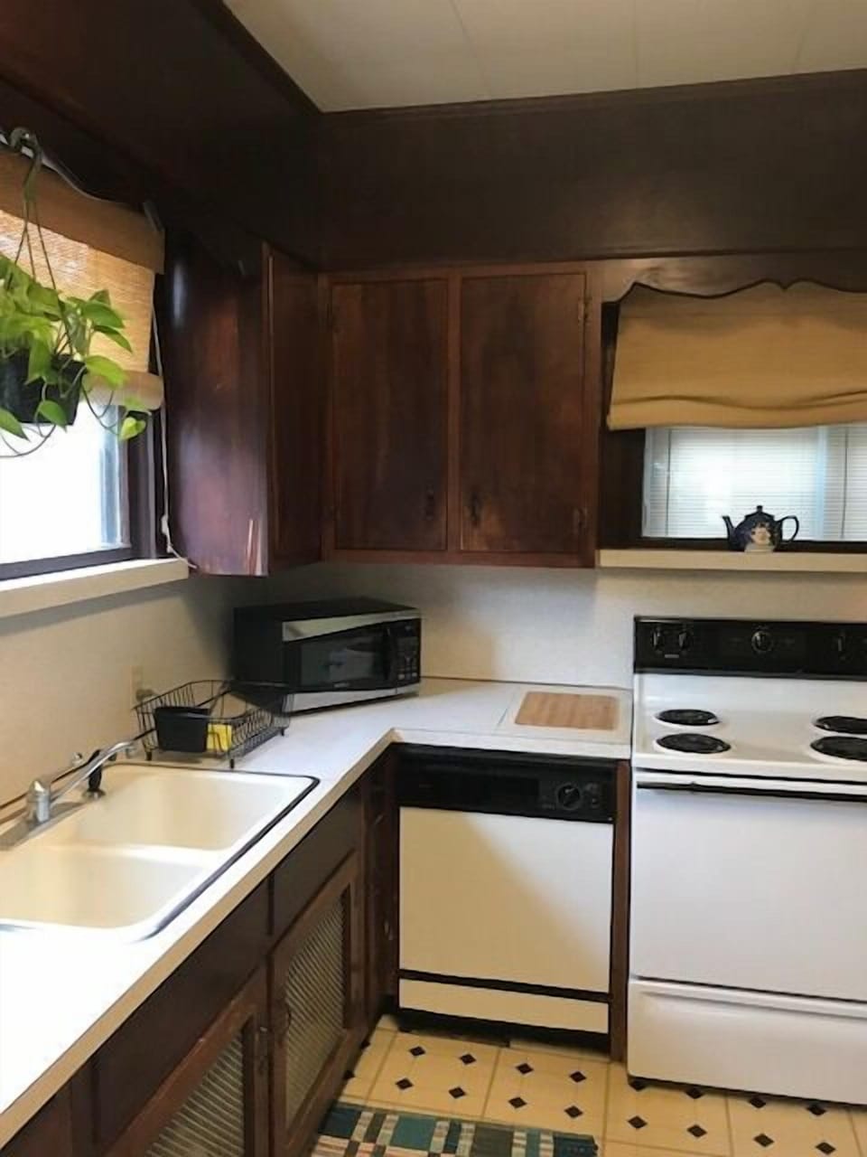Cottage, 3 Bedrooms | Private kitchen | Fridge, coffee/tea maker, toaster