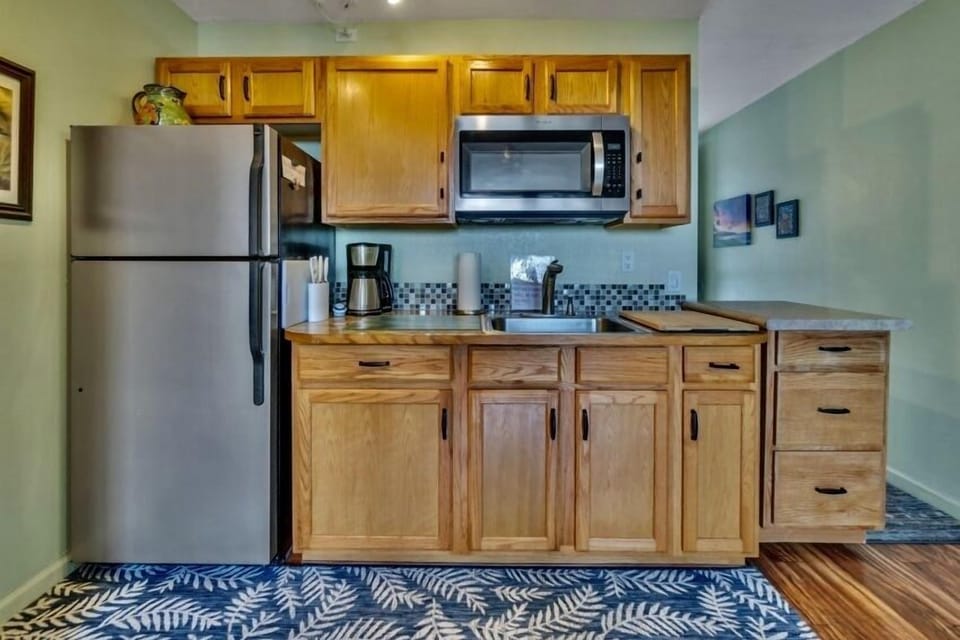 Studio | Private kitchen | Fridge, coffee/tea maker, toaster