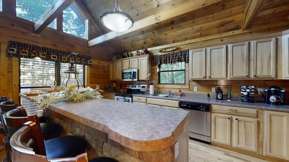 Cabin, 2 Bedrooms | Private kitchen | Full-size fridge, oven, stovetop, dishwasher