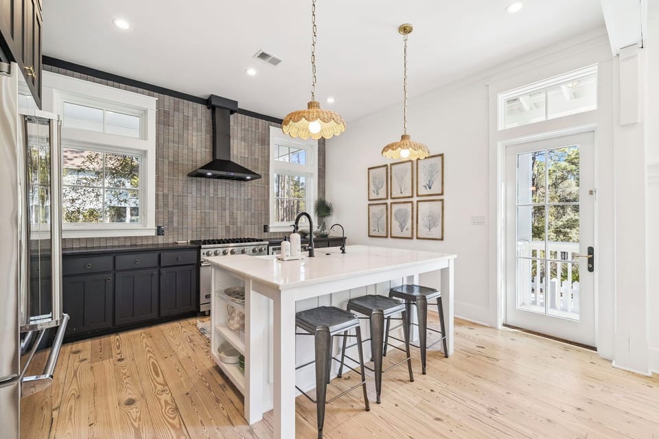 Bar Seating for 3 - Perfect for Breakfast or Quick Bites!