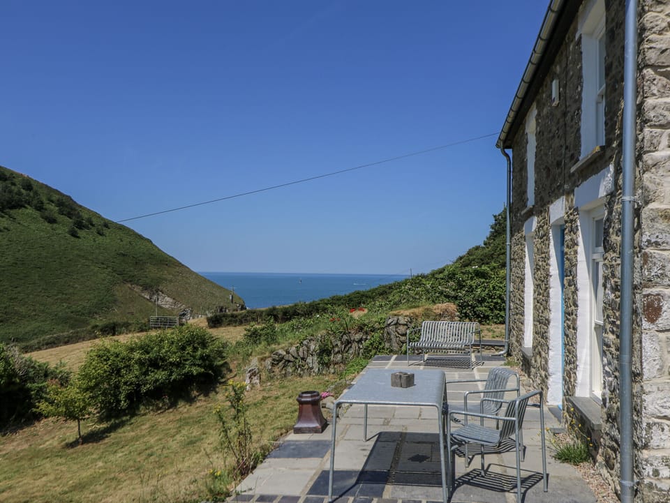 Cottage | Outdoor dining