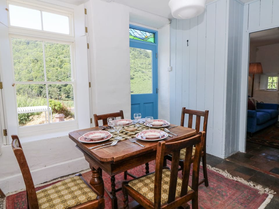 Cottage | Dining