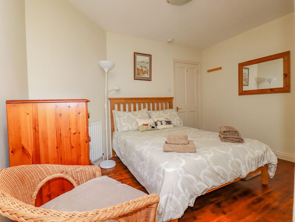 Cottage | 2 bedrooms, individually decorated, individually furnished, free WiFi