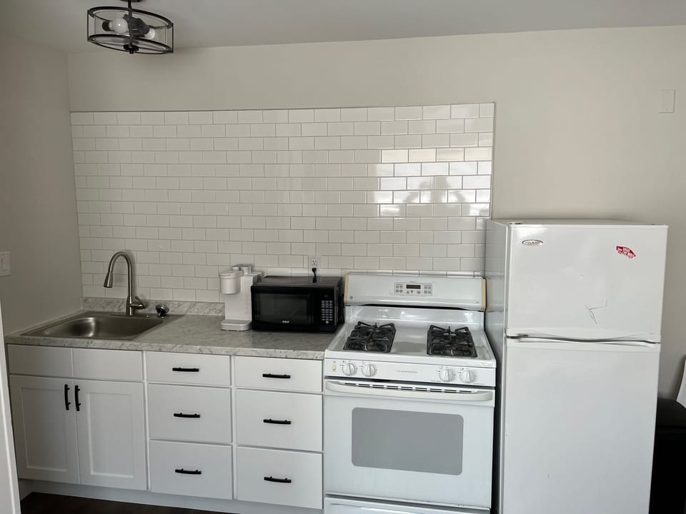 Kitchenette (1)
