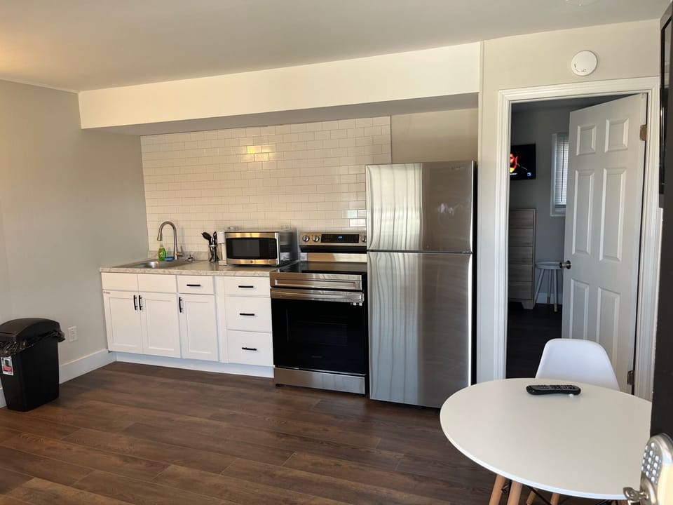 Kitchenette (1)