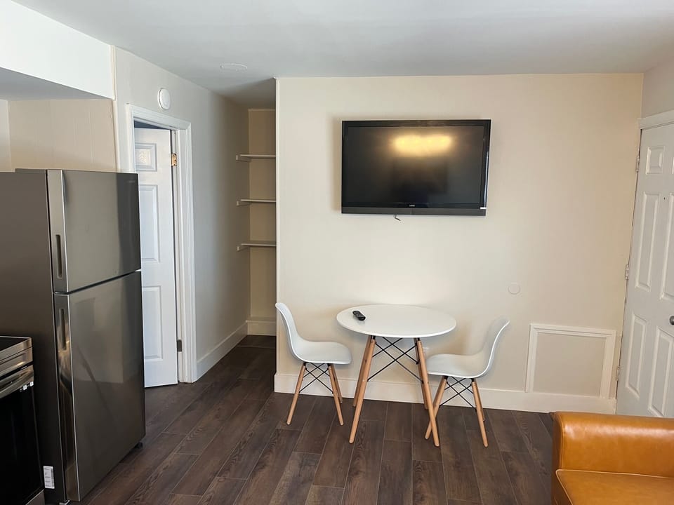 Kitchenette (2)