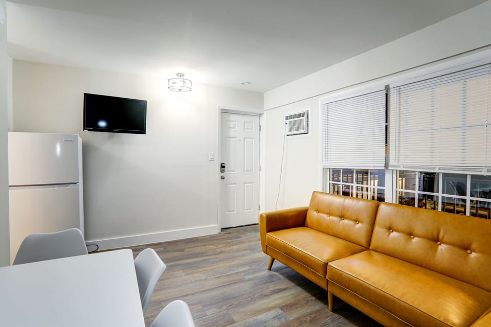 Living Area (2)