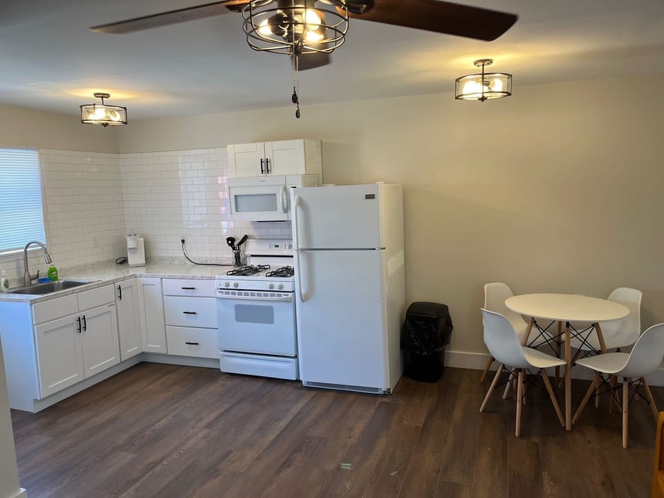 Kitchenette (1)