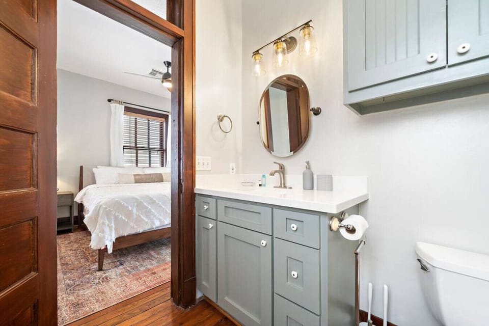 Another angle of the bathroom