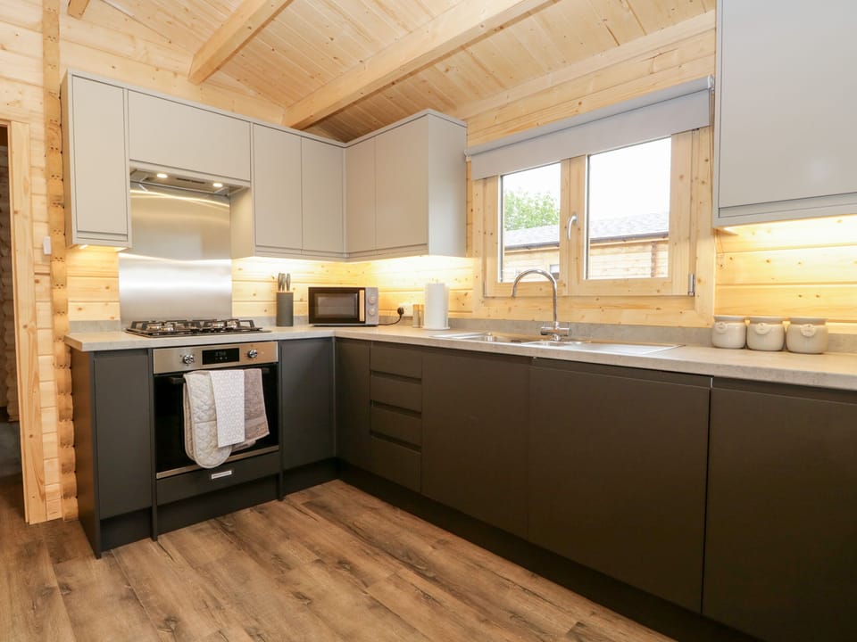 Cottage | Private kitchen | Fridge, dishwasher, electric kettle, toaster