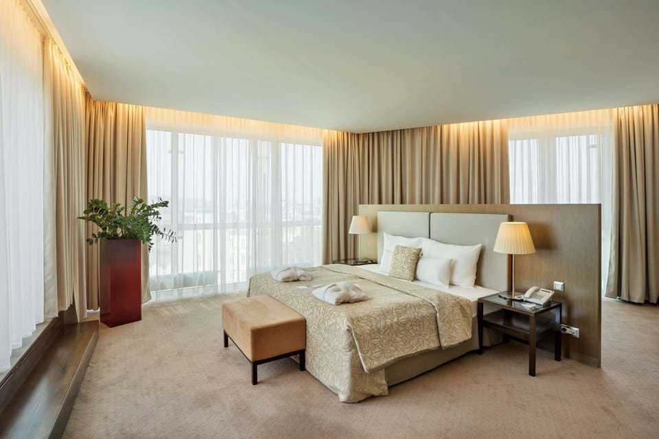 Special Suite | In-room safe, desk, soundproofing, iron/ironing board