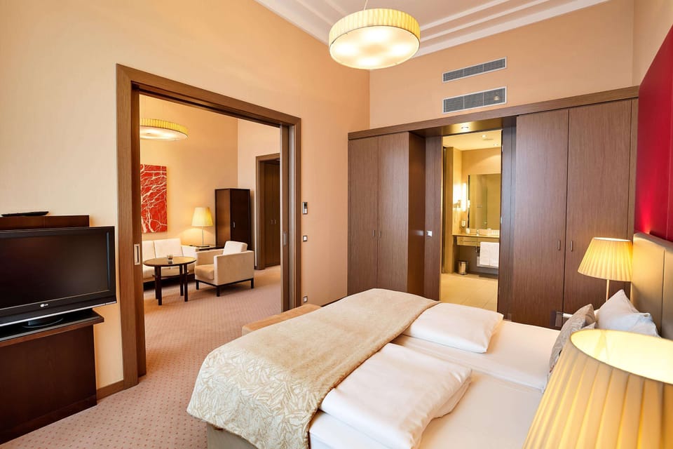Junior Suite | In-room safe, desk, soundproofing, iron/ironing board