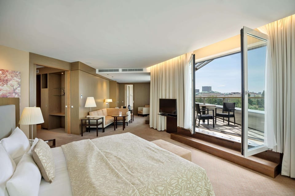 Special Suite | In-room safe, desk, soundproofing, iron/ironing board