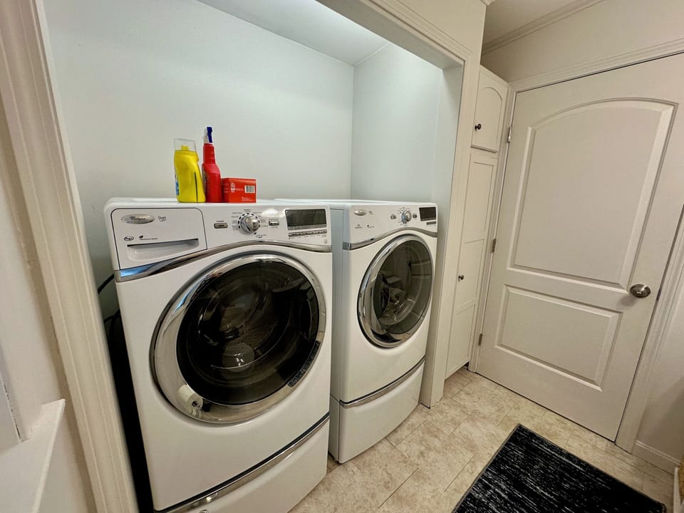 Bathroom 4 - Laundry area