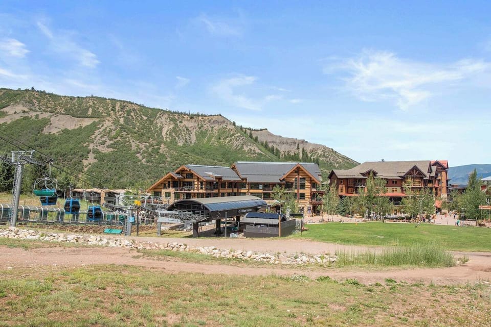 Hayden Lodge is just steps from the Village Express lift!