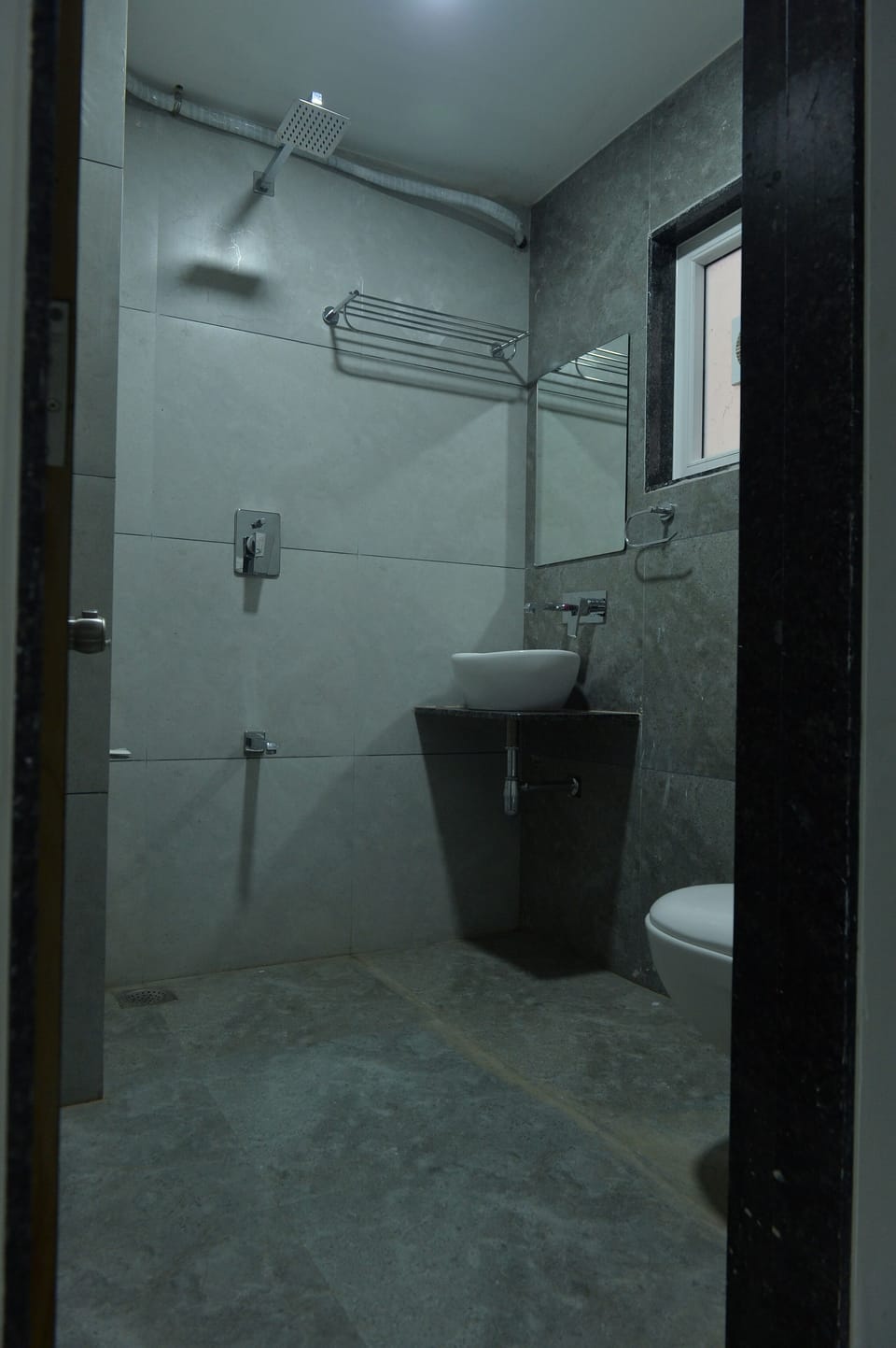 Premium Triple Room | Bathroom | Shower, rainfall showerhead, towels
