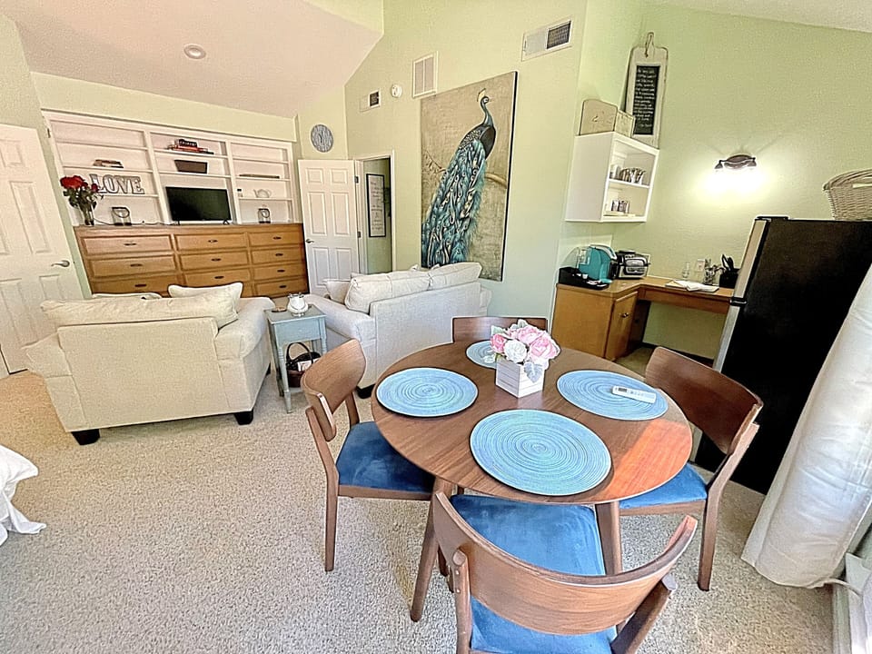 Dining and kitchenette 