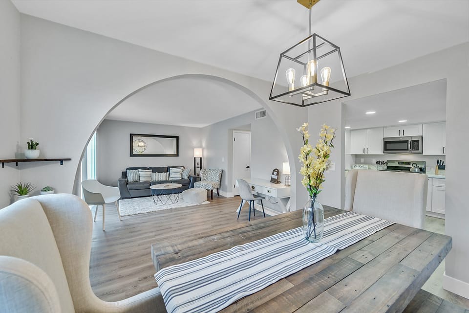 Formal Dining with seating for 6