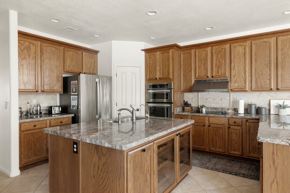 Fully Equipped Kitchen w/ Large Center Island