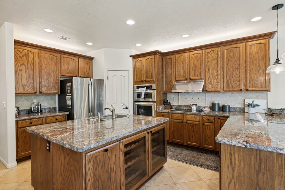 Fully Equipped Kitchen w/ Large Center Island