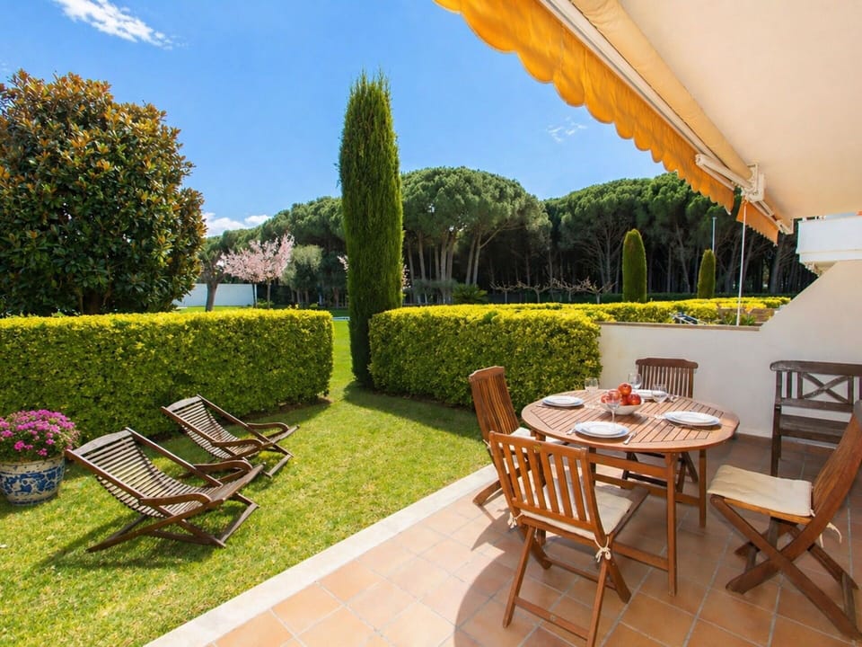 Furniture, Outdoor Furniture, Garden, Shade, Lawn, Outdoor Table, Hedge, Yard, Eco Hotel, Chair