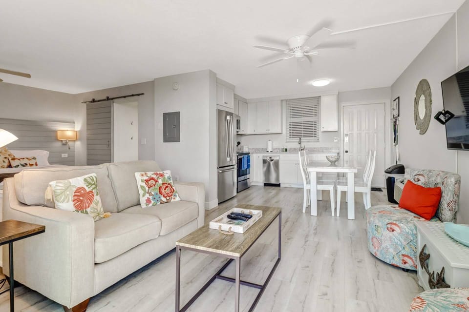 The studio is efficiently designed to contain an open living, dining, bedroom and kitchen space, in addition to a full bathroom and walk-in closet.