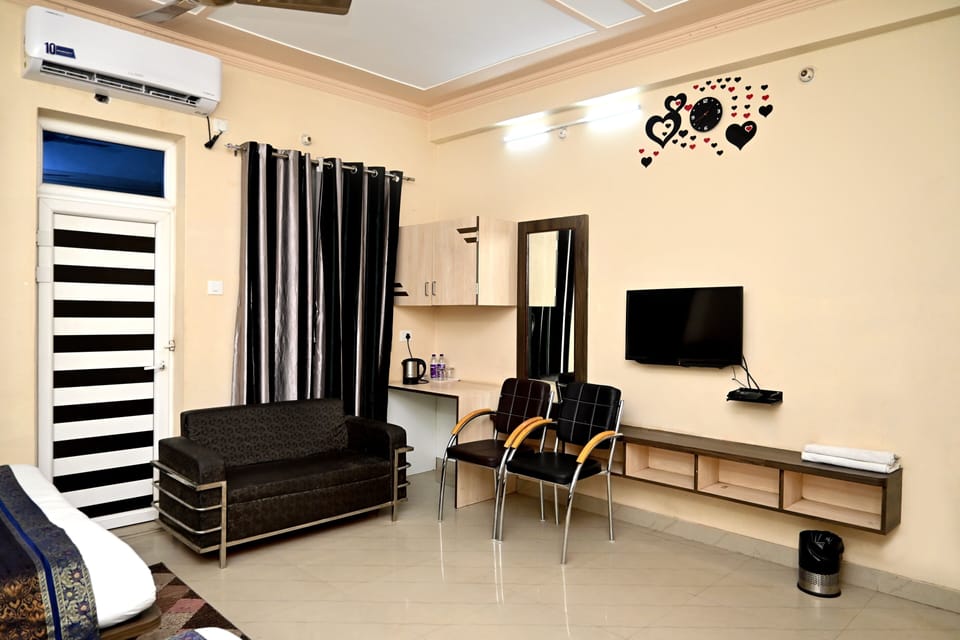 Family Room | Free WiFi
