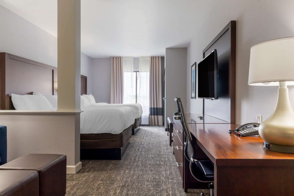 Standard Room, Multiple Beds, Non Smoking | Premium bedding, in-room safe, desk, laptop workspace