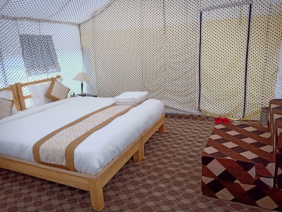 Deluxe Room | Premium bedding, WiFi (free), bed sheets
