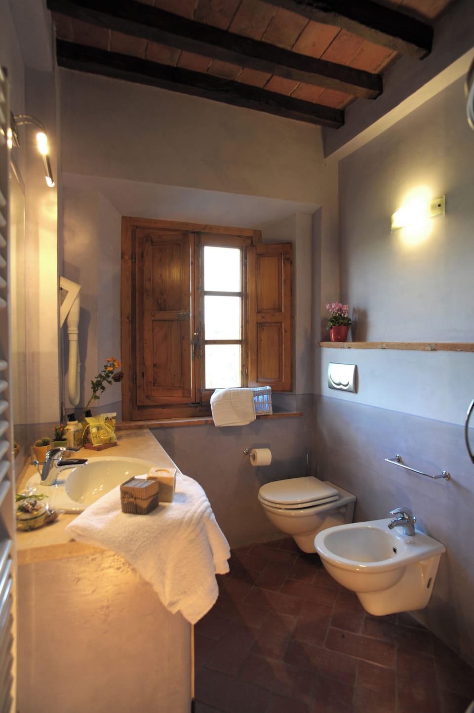 Apartment, 2 Bedrooms | Bathroom | Separate tub and shower, hair dryer, bathrobes, bidet