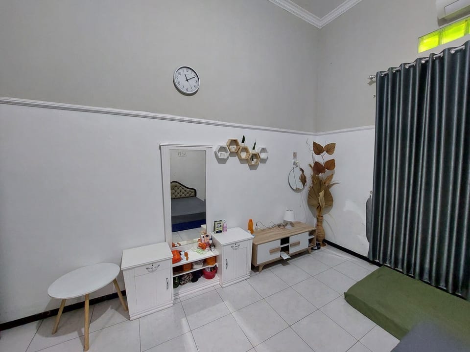 Deluxe Room | Desk