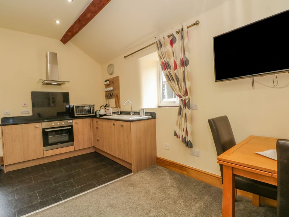 Cottage | Private kitchen | Fridge, microwave, dishwasher, electric kettle